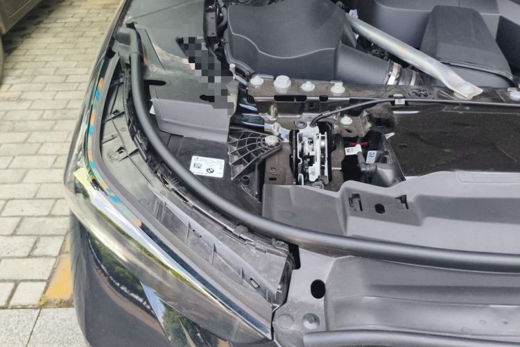Used BMW 5 Series 2025 525Li M Sport Package Engine Bay Right