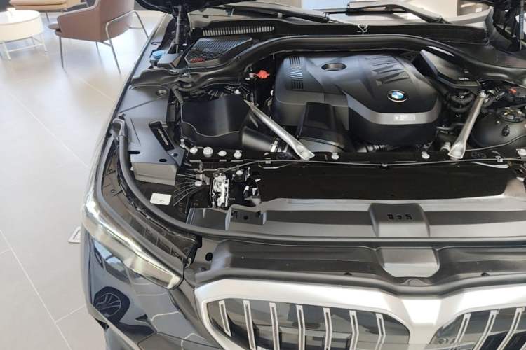 Used BMW 5 Series 2025 530Li Luxury Edition M Sport Package Engine Bay Right
