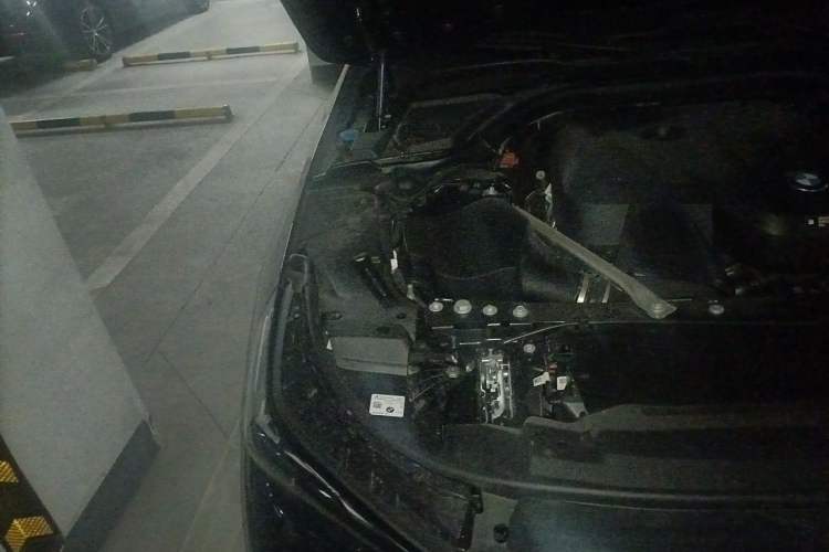 Used BMW 5 Series 2025 530Li Leading Model M Sport Package Engine Bay Right