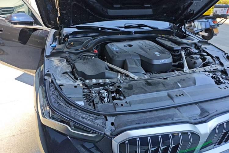 Used BMW 5 Series 2025 525Li M Sport Package Engine Bay Right