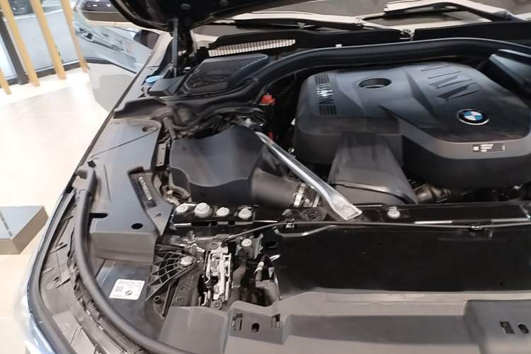 Used BMW 5 Series 2025 530Li Leading Model M Sport Package Engine Bay Right