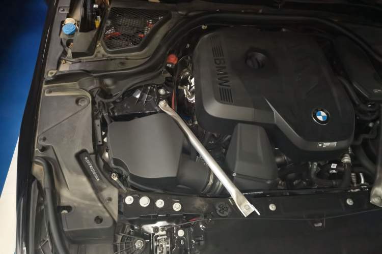 Used BMW 5 Series 2025 525Li M Sport Package Engine Bay Right