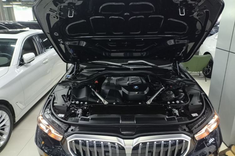 Used BMW 5 Series 2025 525Li Luxury Package Engine Bay