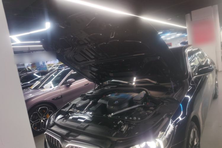 Used BMW 5 Series 2025 530Li Leading Edition Luxury Package Engine Bay