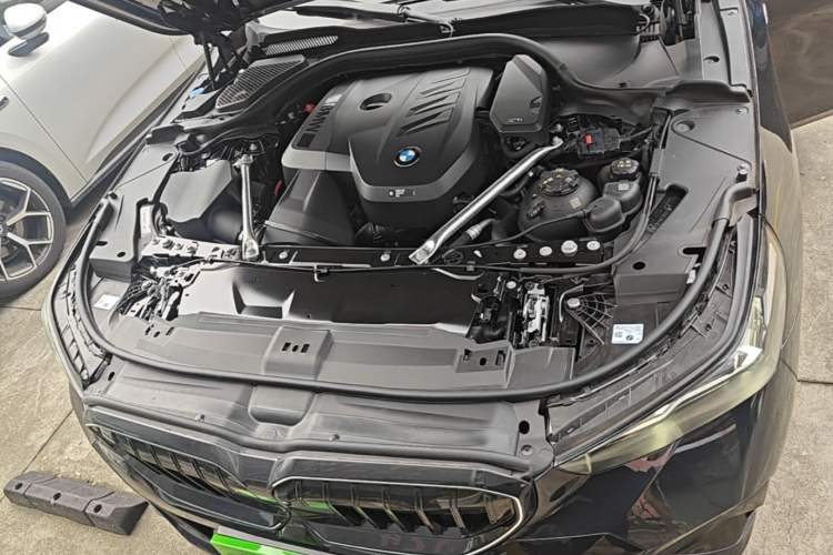 Used BMW 5 Series 2025 530Li Leading Model M Sport Package Engine Bay