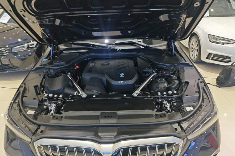 Used BMW 5 Series 2025 530Li Leading Model M Sport Package Engine Bay