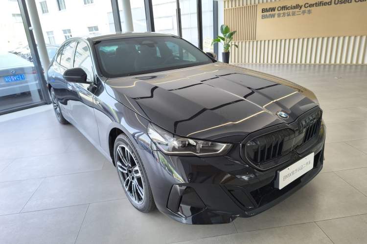 Used BMW 5 Series 2025 530Li Leading Model M Sport Package Exterior 1