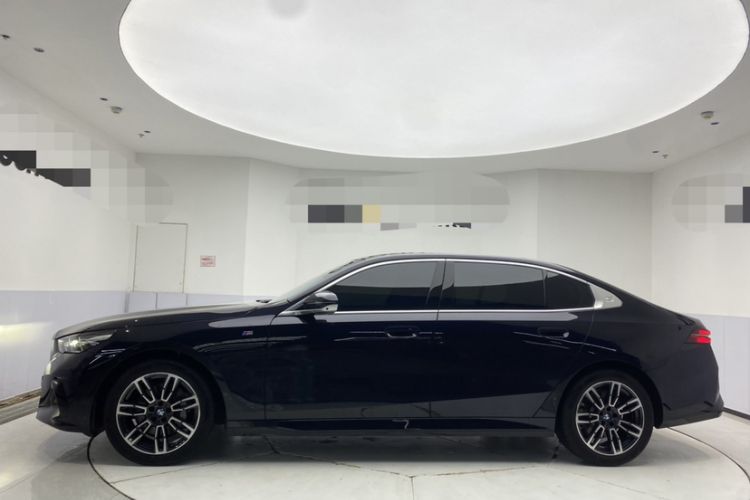 Used BMW 5 Series 2025 530Li Leading Model M Sport Package Exterior 1