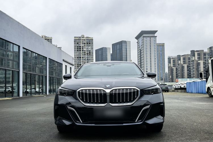 Used BMW 5 Series 2025 530Li Leading Model M Sport Package Exterior 1