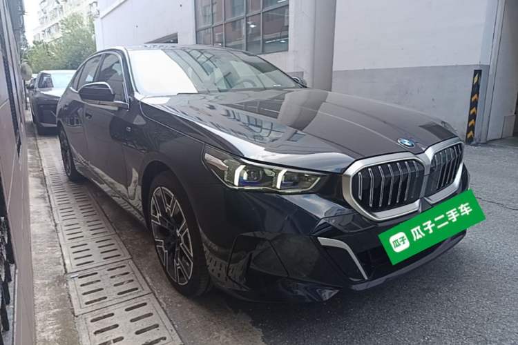 Used BMW 5 Series 2025 530Li Luxury Edition M Sport Package Exterior 1