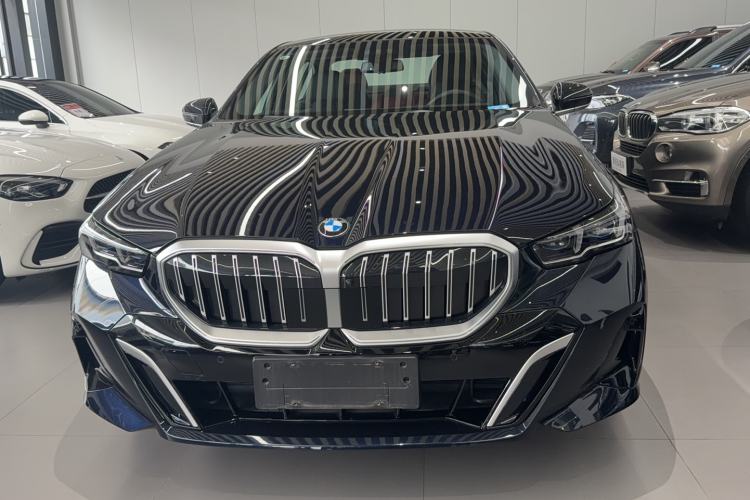 Used BMW 5 Series 2025 530Li Luxury Edition M Sport Package Exterior 1