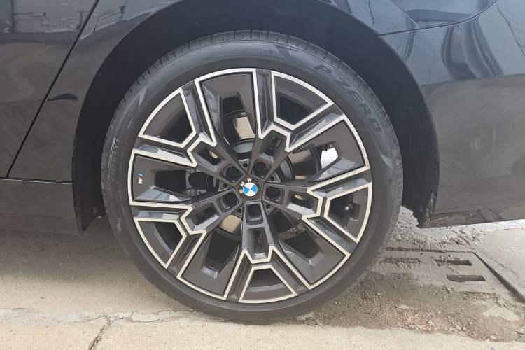 Used BMW 5 Series 2025 530Li Luxury Edition M Sport Package Exterior 1