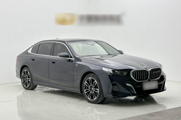Used BMW 5 Series 2025 530Li Leading Model M Sport Package Exterior 2