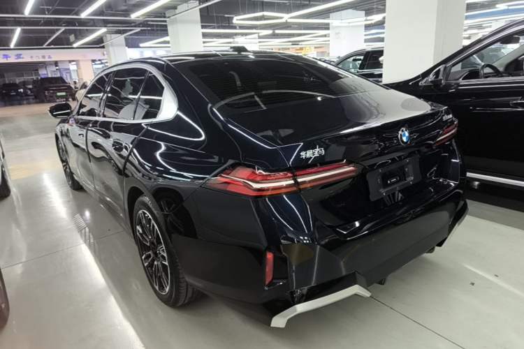 Used BMW 5 Series 2025 530Li Leading Model M Sport Package Exterior 2