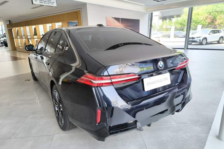 Used BMW 5 Series 2025 530Li Leading Model M Sport Package Exterior 2