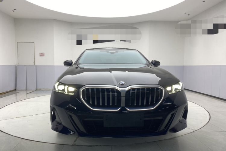 Used BMW 5 Series 2025 530Li Leading Model M Sport Package Exterior 2
