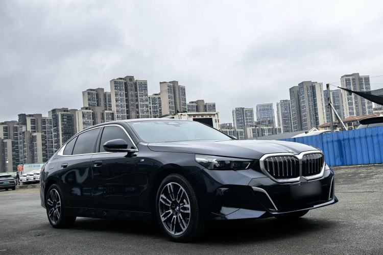 Used BMW 5 Series 2025 530Li Leading Model M Sport Package Exterior 2