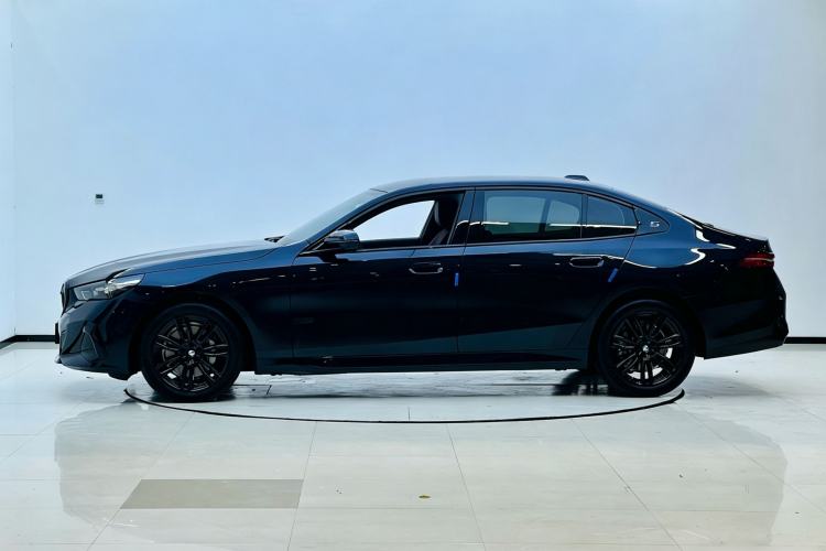 Used BMW 5 Series 2025 530Li Leading Model M Sport Package Exterior 2
