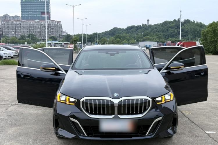 BMW 530Li 2025 — фото 3