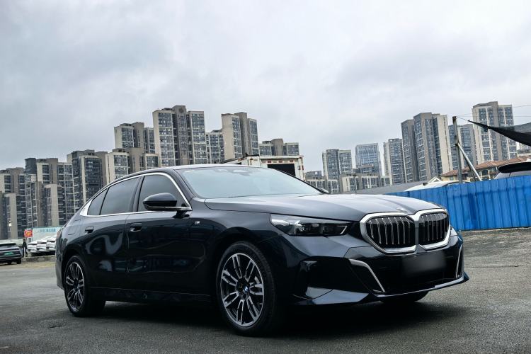 Used BMW 5 Series 2025 530Li Leading Model M Sport Package Exterior 2