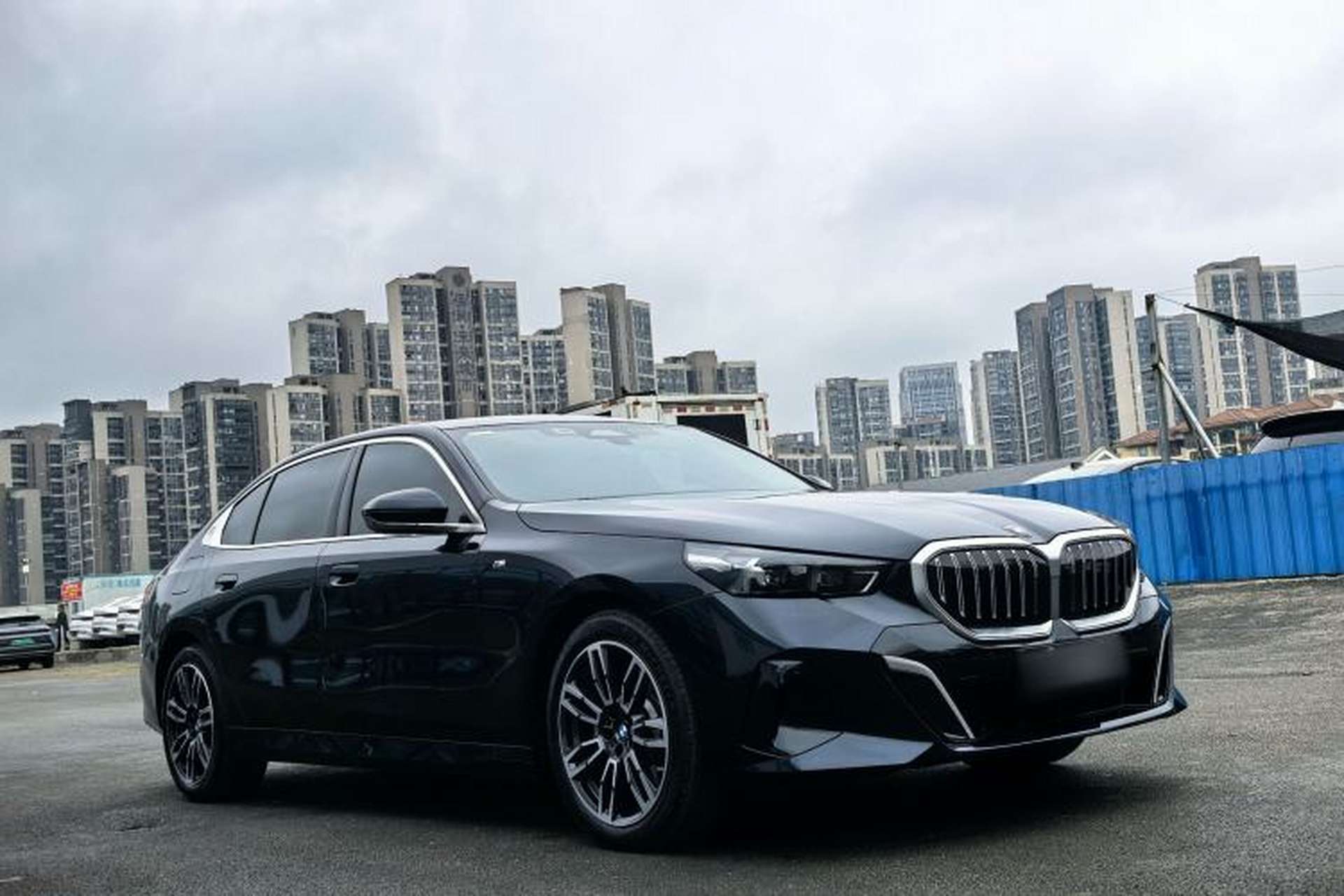Used BMW 5 Series 2025 530Li Leading Model M Sport Package Exterior 2