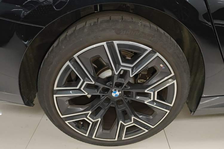 Used BMW 5 Series 2025 530Li Luxury Edition M Sport Package Exterior 2