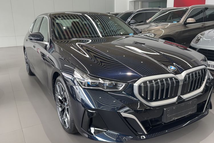 Used BMW 5 Series 2025 530Li Luxury Edition M Sport Package Exterior 2