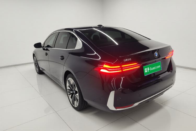 Used BMW 5 Series 2025 530Li Leading Edition Luxury Package Exterior 2