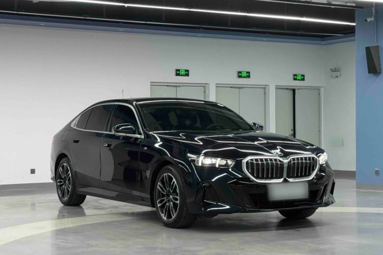 Used BMW 5 Series 2025 530Li Leading Model M Sport Package Exterior 2