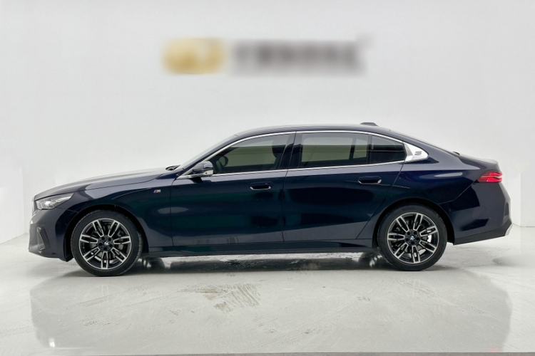 Used BMW 5 Series 2025 530Li Leading Model M Sport Package Exterior 3