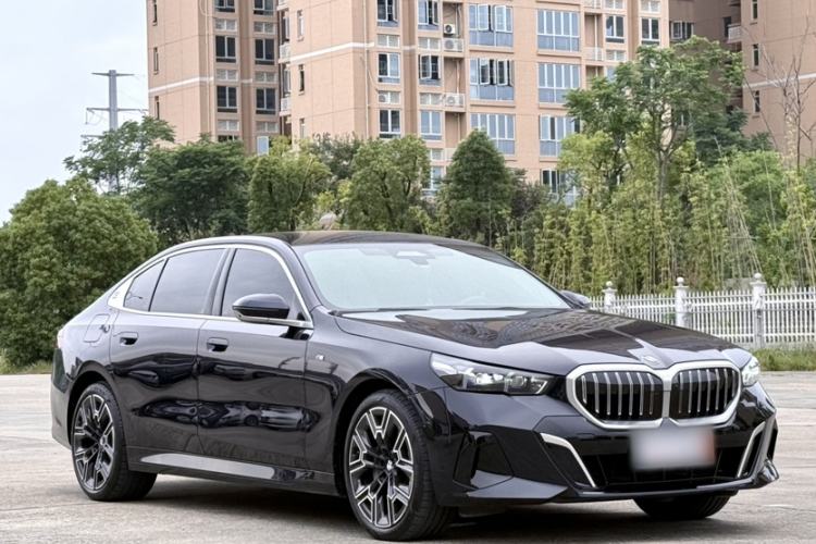 BMW 530Li 2025 — фото 4