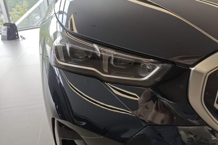 Used BMW 5 Series 2025 530Li Luxury Edition M Sport Package Exterior 3