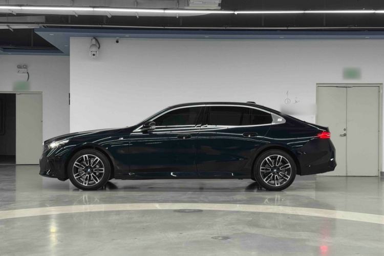 Used BMW 5 Series 2025 530Li Leading Model M Sport Package Exterior 3
