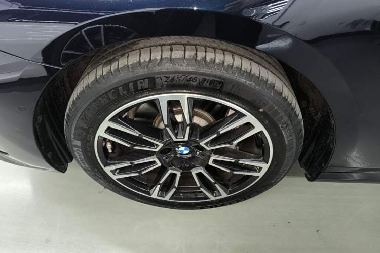 Used BMW 5 Series 2025 530Li Leading Model M Sport Package Exterior 4
