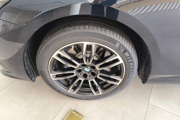 Used BMW 5 Series 2025 530Li Leading Model M Sport Package Exterior 4