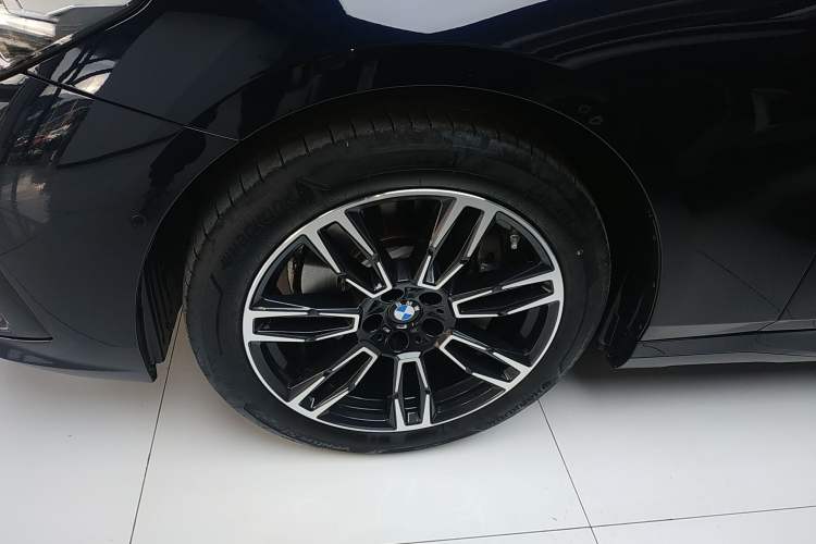 Used BMW 5 Series 2025 530Li Leading Model M Sport Package Exterior 4