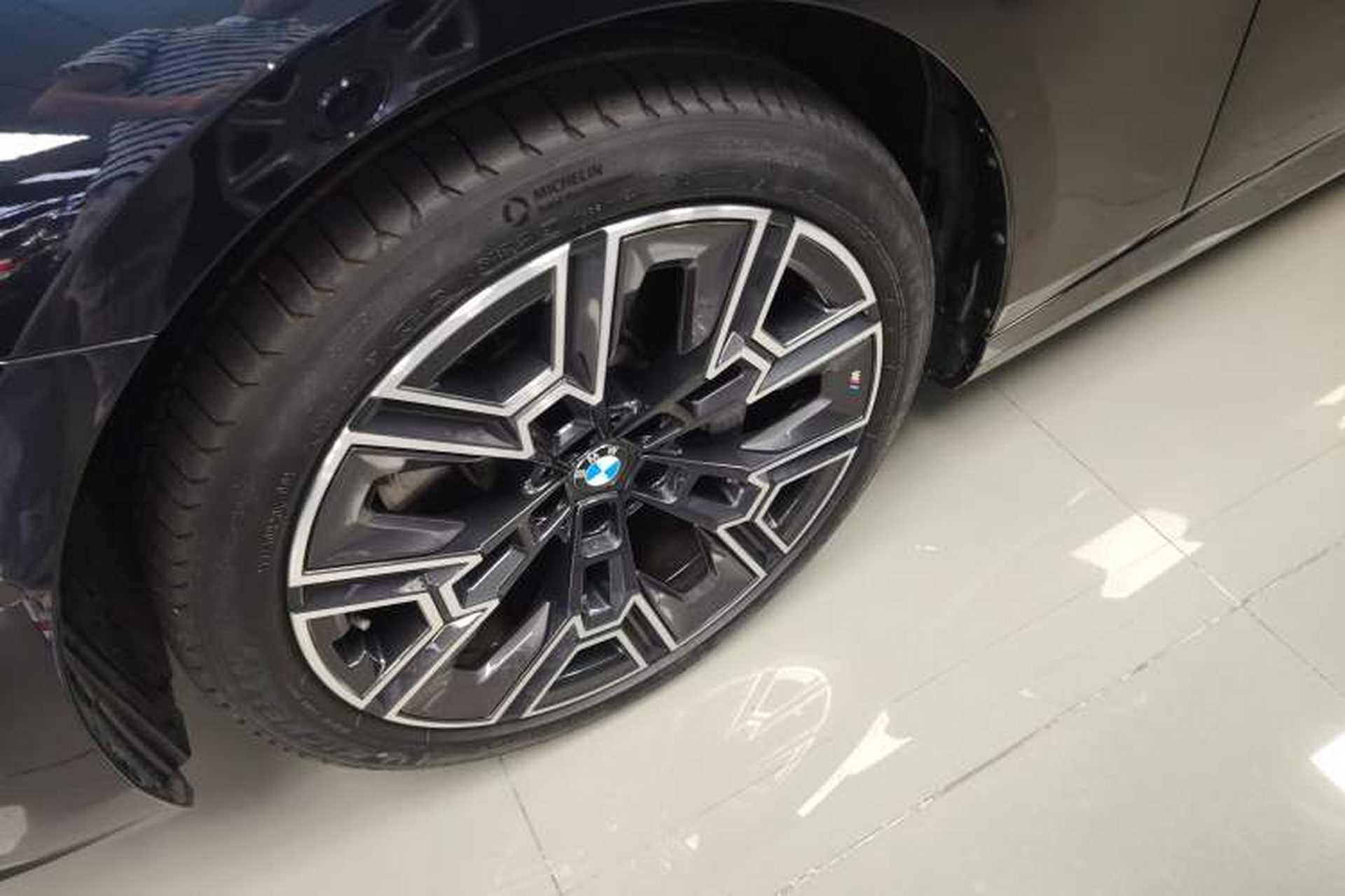 Used BMW 5 Series 2025 530Li Luxury Edition M Sport Package Exterior 4