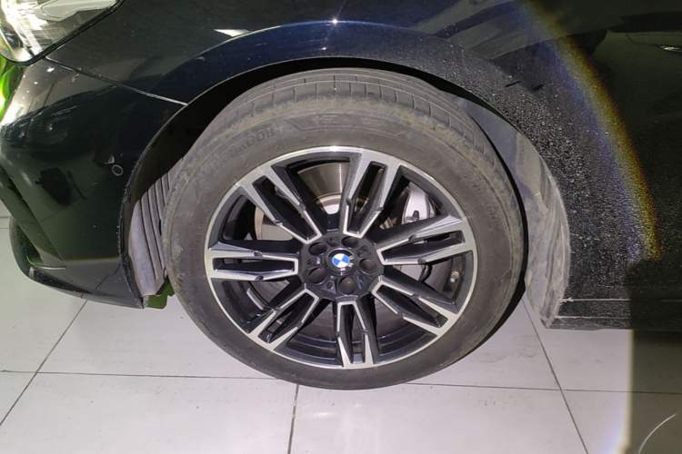 Used BMW 5 Series 2025 530Li Leading Model M Sport Package Exterior 4