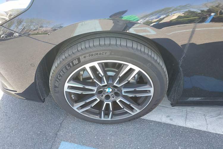 Used BMW 5 Series 2025 530Li Leading Model M Sport Package Exterior 4
