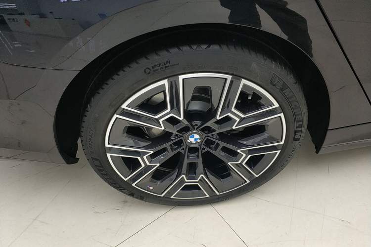 Used BMW 5 Series 2025 530Li Luxury Edition M Sport Package Exterior 5