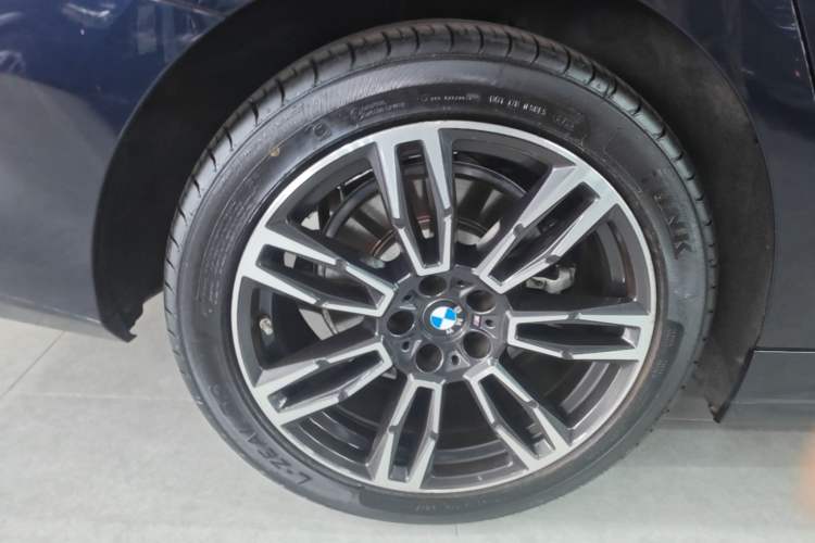 Used BMW 5 Series 2025 525Li M Sport Package Exterior 5