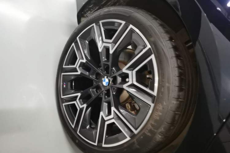 Used BMW 5 Series 2025 530Li Luxury Edition M Sport Package Exterior 5