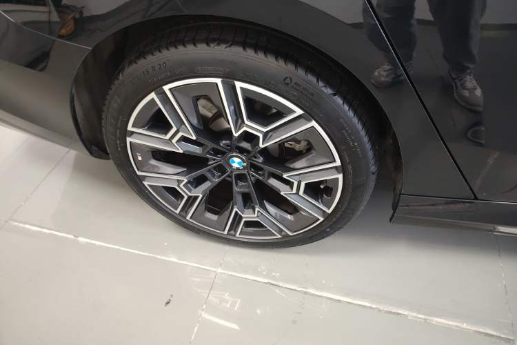 Used BMW 5 Series 2025 530Li Luxury Edition M Sport Package Exterior 5
