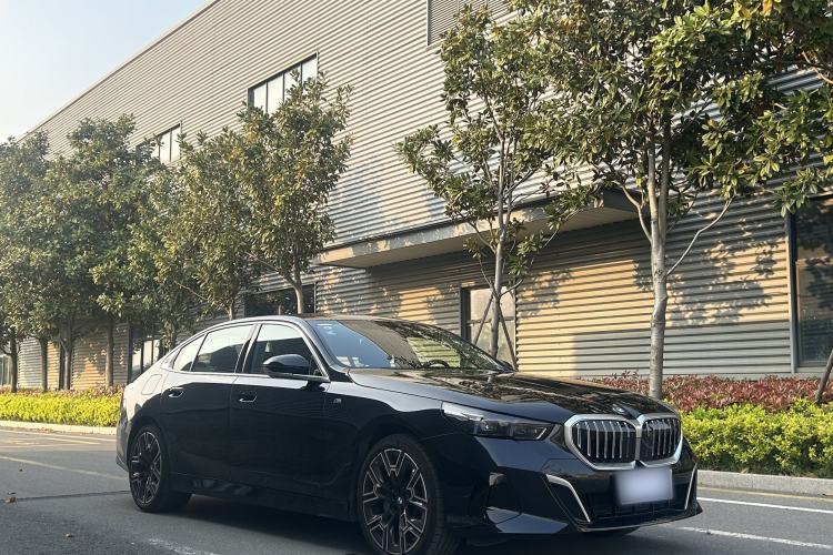 Used BMW 5 Series 2025 530Li Luxury Edition M Sport Package Exterior 5