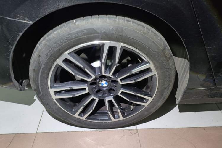 Used BMW 5 Series 2025 530Li Leading Model M Sport Package Exterior 5