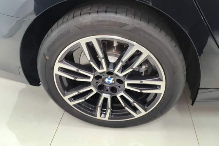 Used BMW 5 Series 2025 530Li Leading Model M Sport Package Exterior 5