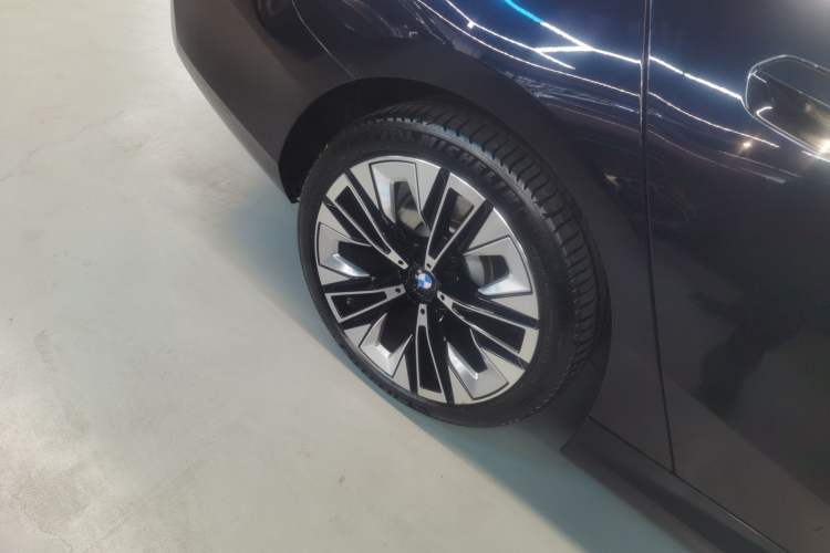 Used BMW 5 Series 2025 530Li Leading Edition Luxury Package Exterior 5