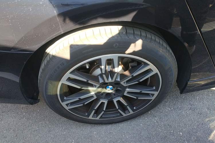 Used BMW 5 Series 2025 530Li Leading Model M Sport Package Exterior 5