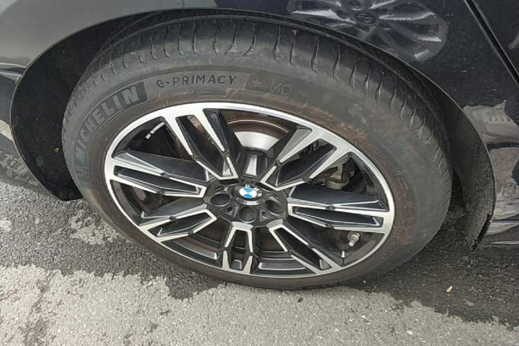 Used BMW 5 Series 2025 530Li Leading Model M Sport Package Exterior 5