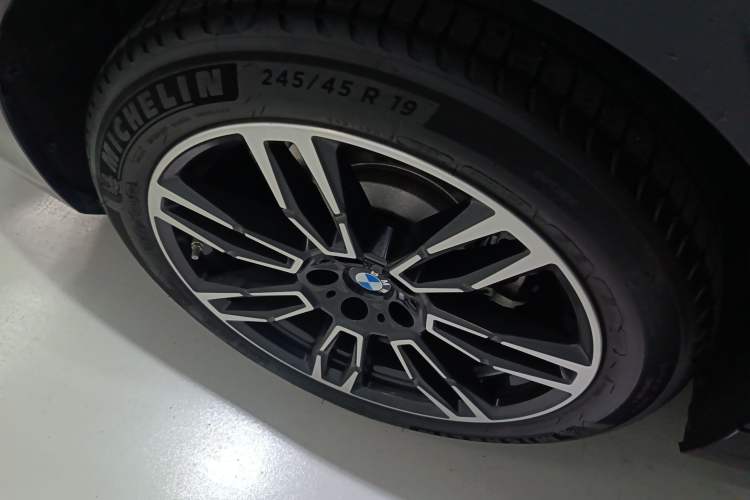 Used BMW 5 Series 2025 530Li Leading Model M Sport Package Exterior 5